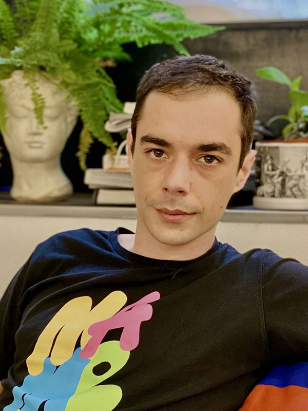 Györfi Béla fodrász, a H'air fodrász szalon alapítója. Béla a hajvágásra úgy tekint, mint egy szemléletmódra, nem csupán egy egyszerű technikai feladatra.